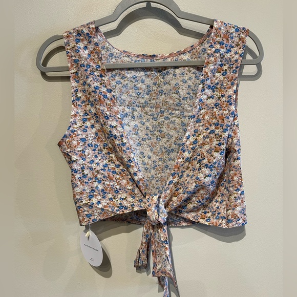 Floral Backless Tie Top - Picture 2 of 2